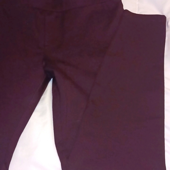 Matty M "Dark Wine" High Rise Slub Leggings with Back Pockets in Size Small - Picture 3 of 5